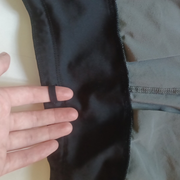 Athleta Ascender Shorts 4" inseam women's 0 Herb Olive color with stripes+pocket - Picture 15 of 17